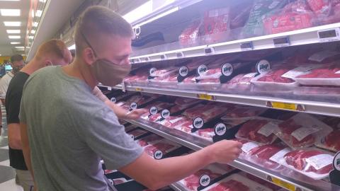 Marines shop at Camp Pendleton Thumbnail